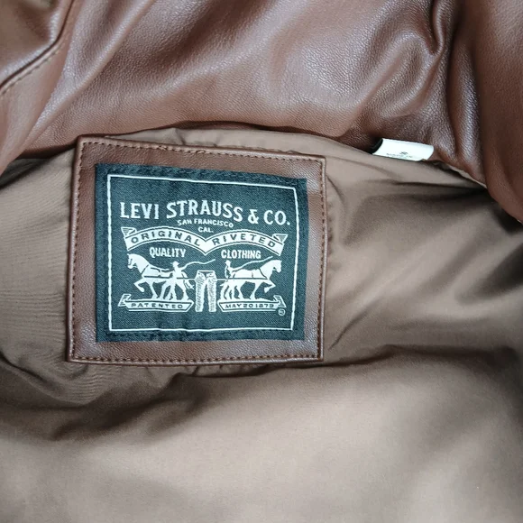 Levi's Chocolate Brown Puffer Vest With Belt Womens Size Small NWOT - Picture 13 of 15